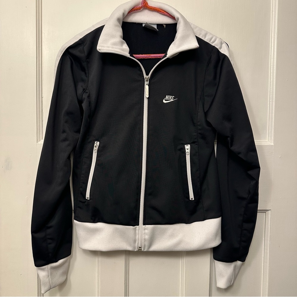 ⭐️ Nike Ladies Sm Track Jacket *sm hole back neck